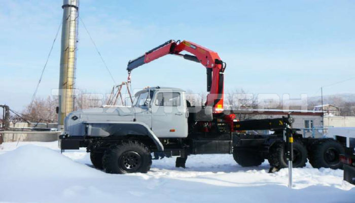 Седельный тягач Урал 4320 с КМУ PK 17.001